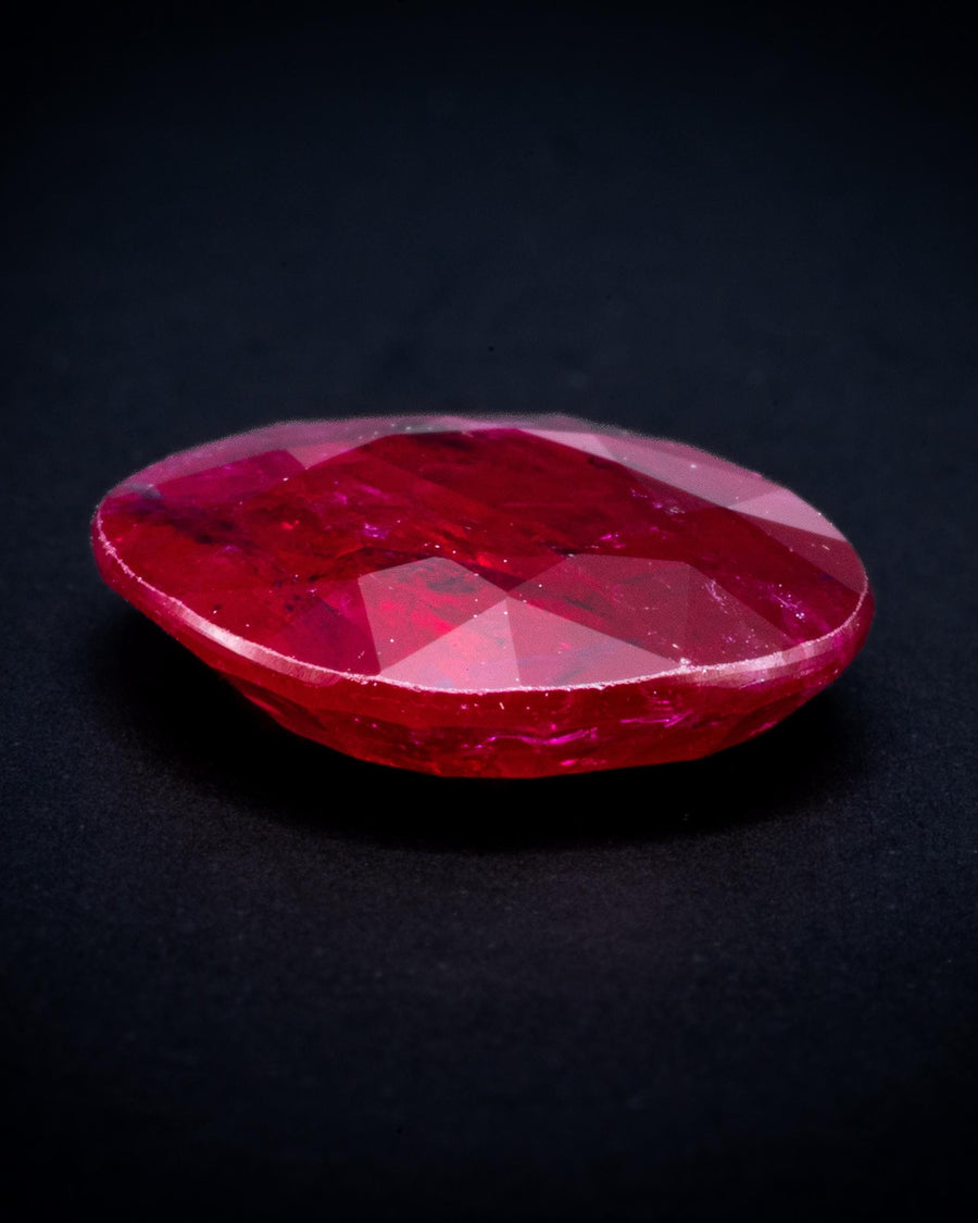 3.15 ct フラットカット モザンビーク産ルビー、ルース