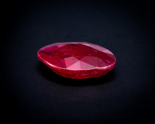Rubin aus Mosambik im Flachschliff, 3.15 ct, lose