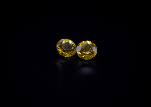 Abgestimmtes gelbes Saphirpaar, 0.68 ct, 4 mm rund