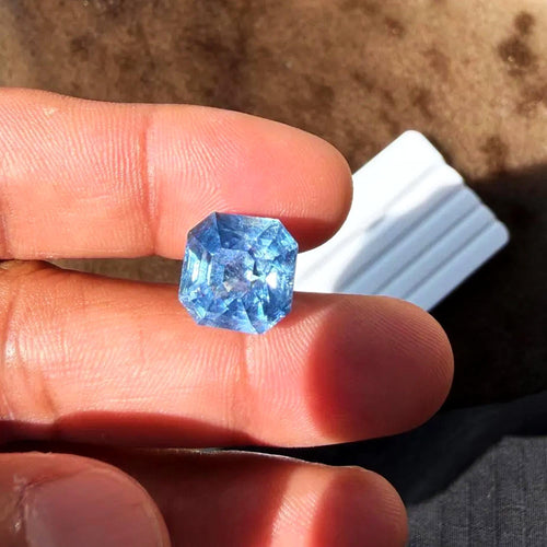 Unerhitzter eisblauer Ceylon-Saphir, 14.59 ct, Smaragdschliff