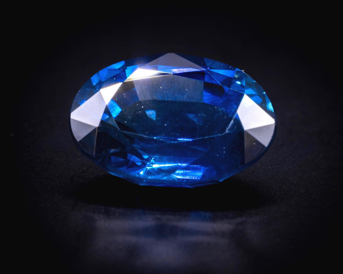 GIA certified 1.65 ct royal blue oval sapphire, loose, detail view 2