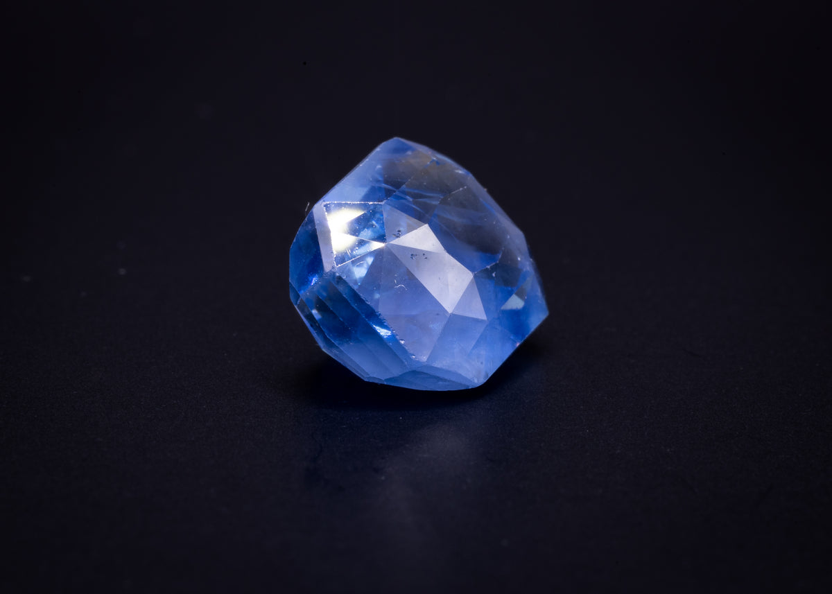 10.01 ct unheated cornflower blue Ceylon sapphire, cushion, view 5