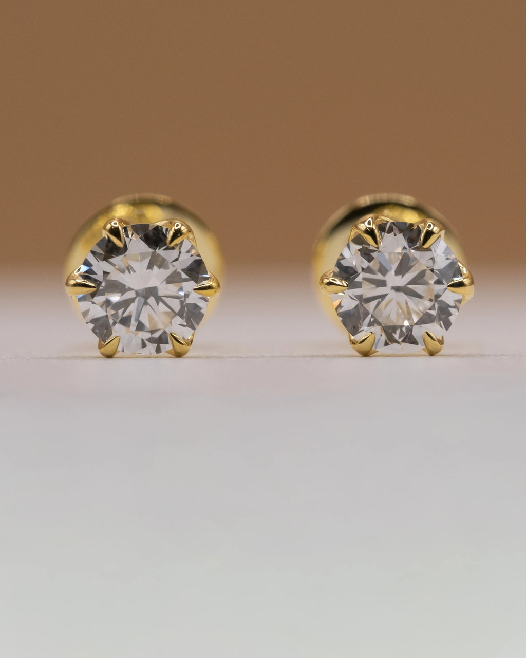 1 carat stud earrings in yellow gold plated 925 silver with two 0.50 ct lab-grown diamonds