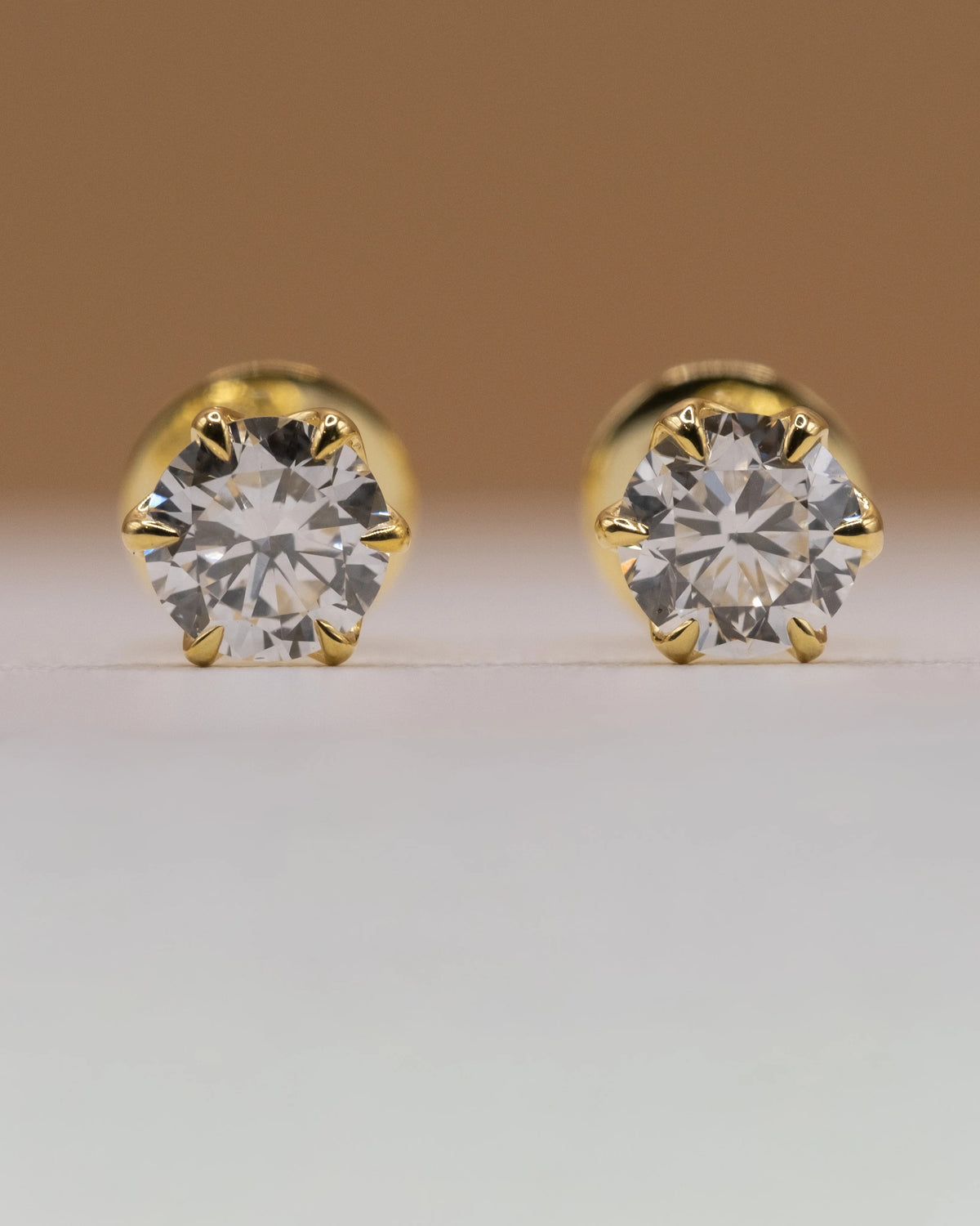 1 carat stud earrings in yellow gold plated 925 silver with two 0.50 ct lab-grown diamonds