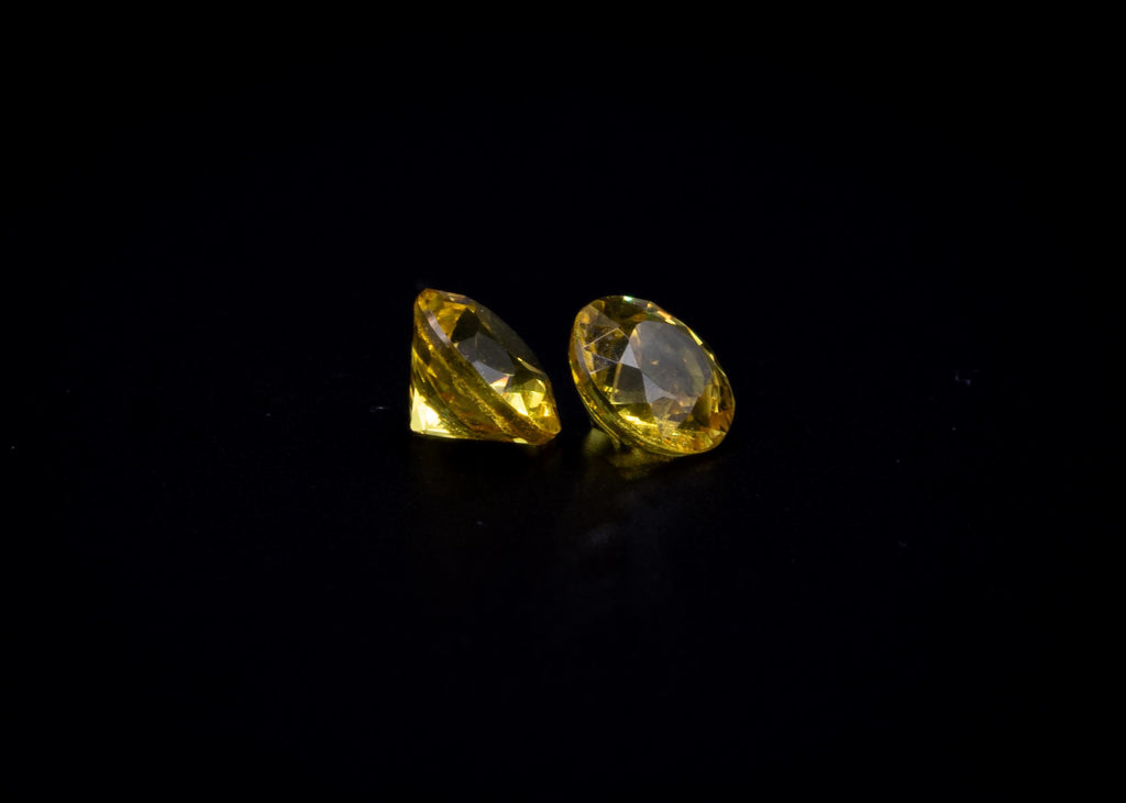 0.70 ct Thai yellow sapphire pair, 4 mm rounds, view 3