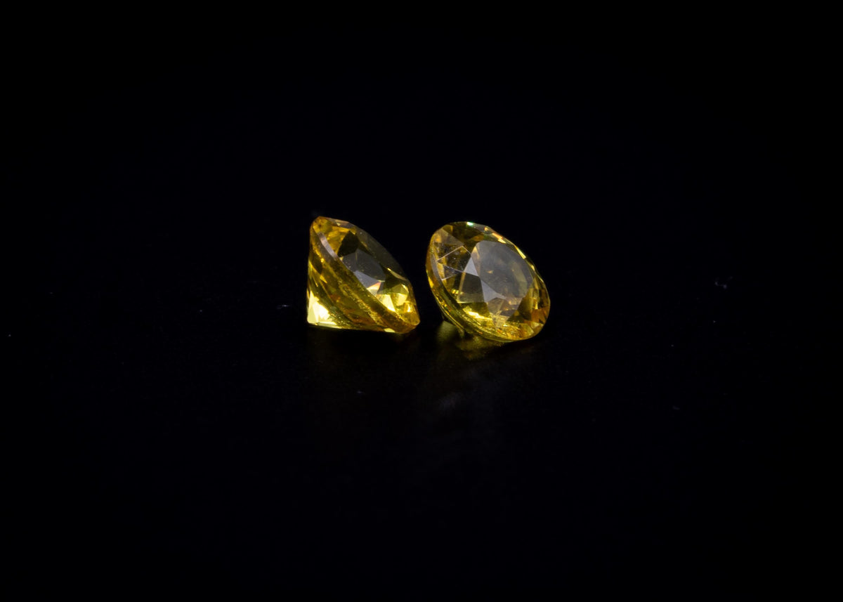 0.70 ct Thai yellow sapphire pair, 4 mm rounds, view 3