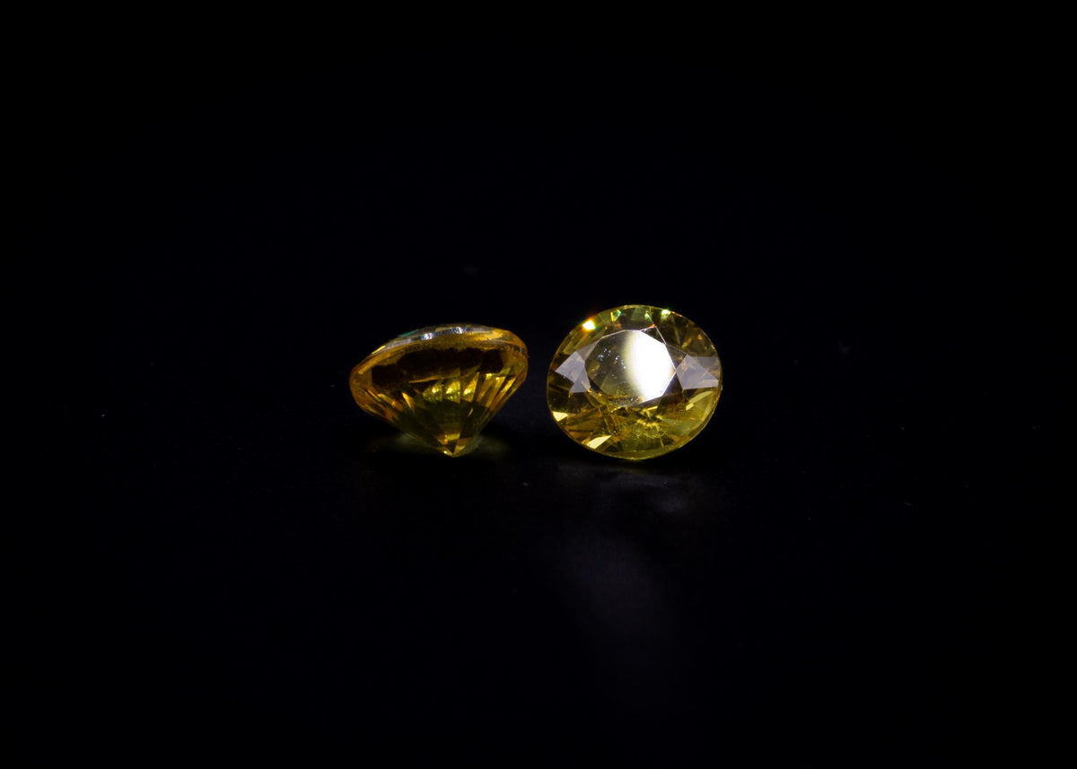 0.70 ct Thai yellow sapphire pair, 4 mm rounds, view 5