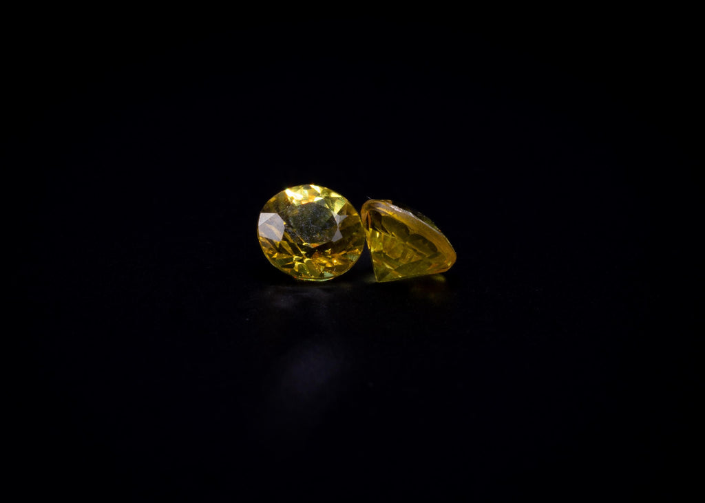 0.68 ct yellow sapphire matched pair, 4 mm rounds, view 4