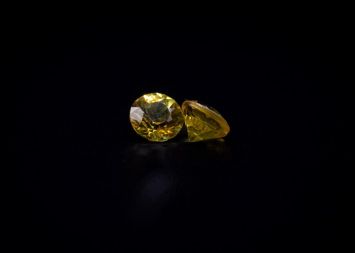 0.68 ct yellow sapphire matched pair, 4 mm rounds, view 4