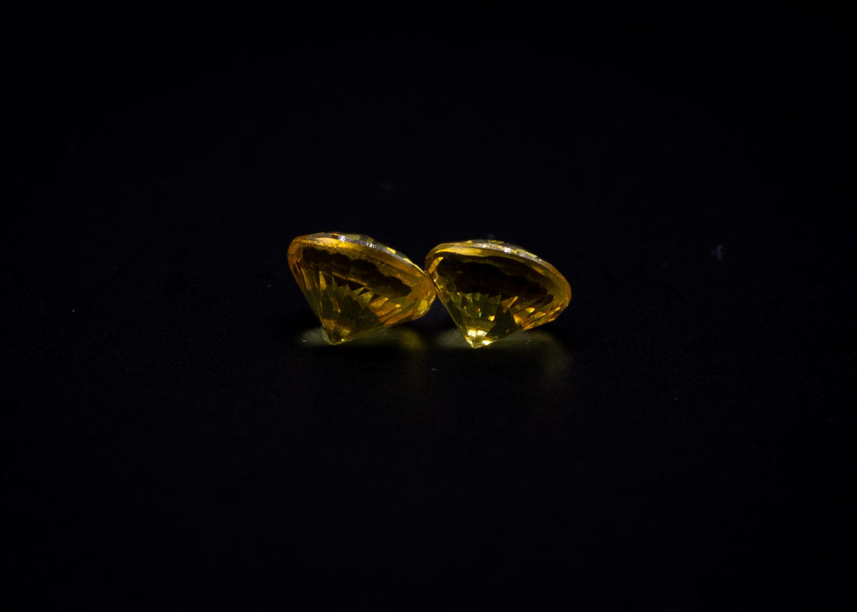 0.70 ct Thai yellow sapphire pair, 4 mm rounds, view 6
