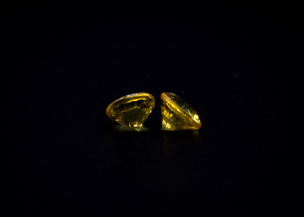 0.70 ct Thai yellow sapphire pair, 4 mm rounds, view 7
