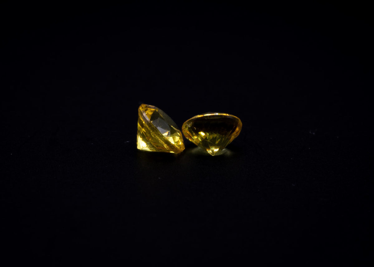 0.70 ct Thai yellow sapphire pair, 4 mm rounds, view 4