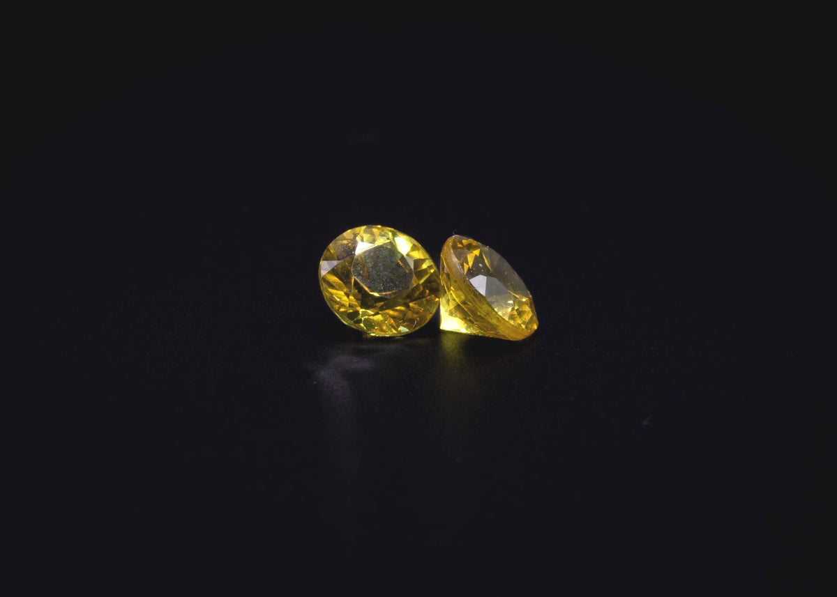 0.68 ct yellow sapphire matched pair, 4 mm rounds, view 3