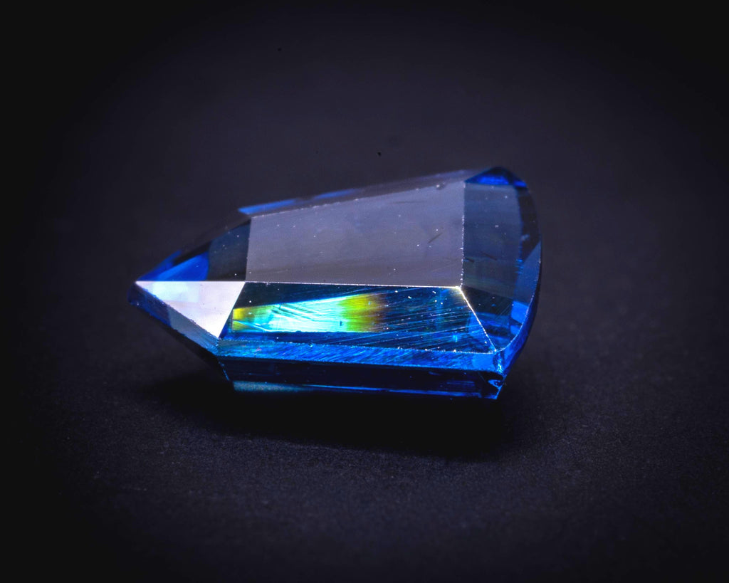 Saphir bleu de Madagascar 1.60 ct taille bouclier, non serti