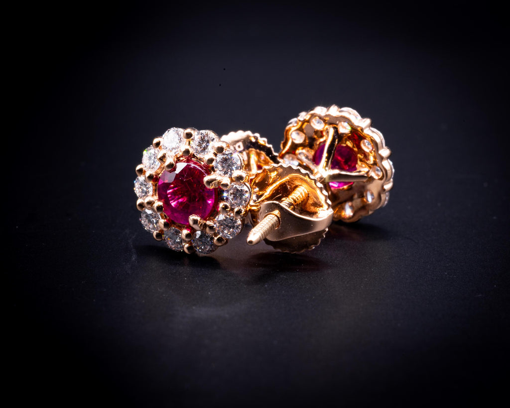 Orecchini a lobo halo con rubini e diamanti in oro rosa 18K, vista 13