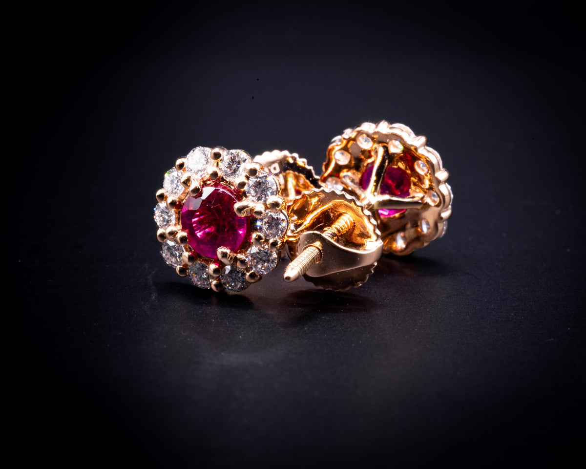 Orecchini a lobo halo con rubini e diamanti in oro rosa 18K, vista 13