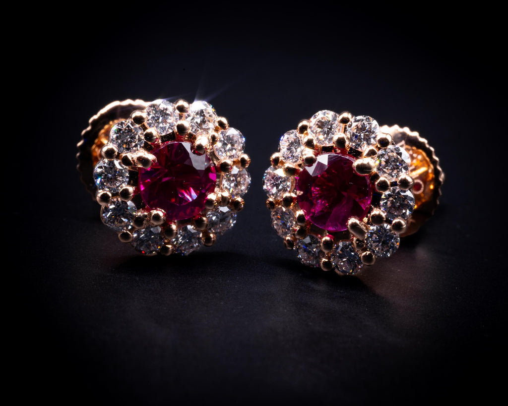 Orecchini a lobo halo con rubini e diamanti in oro rosa 18K, vista 14