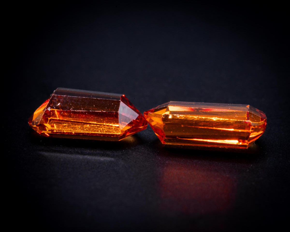 1.06 ct vintage orange sapphire pair, bullet cut, view 3