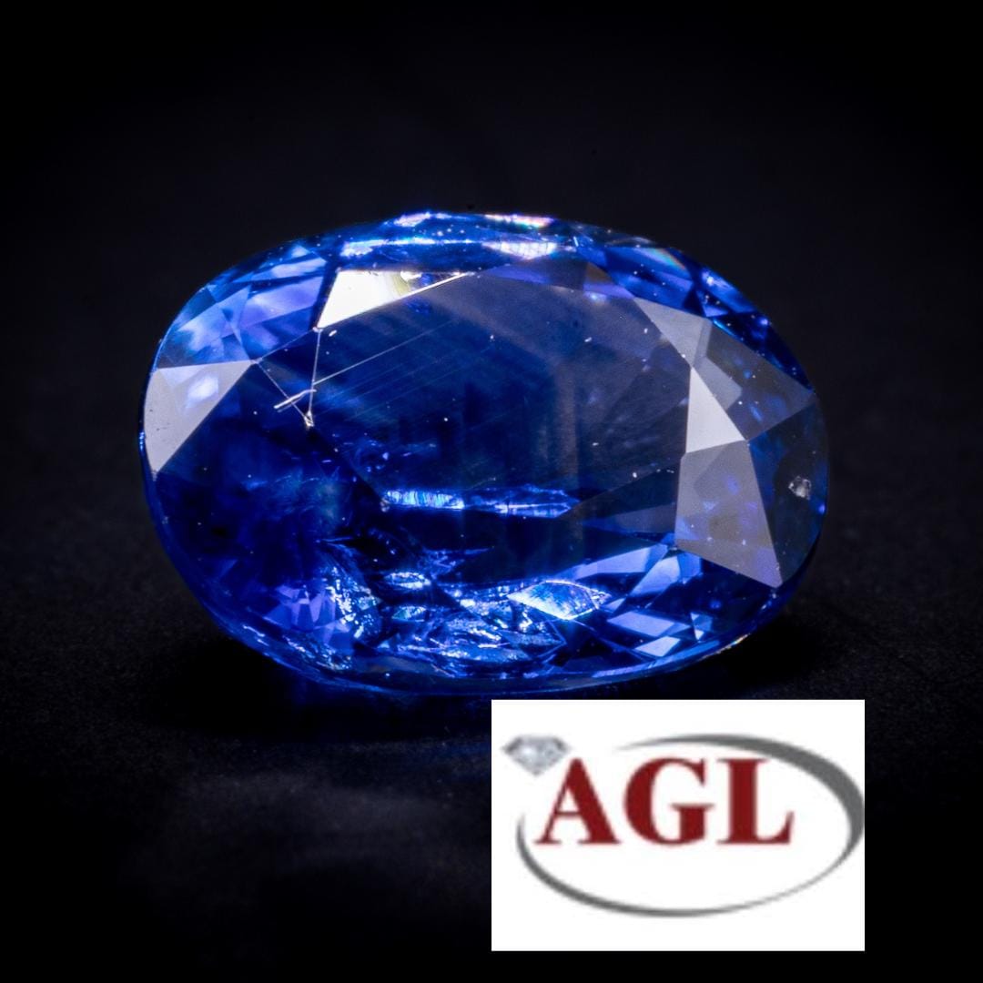 AGL certified 1.03 ct cornflower blue Ceylon sapphire, oval step cut