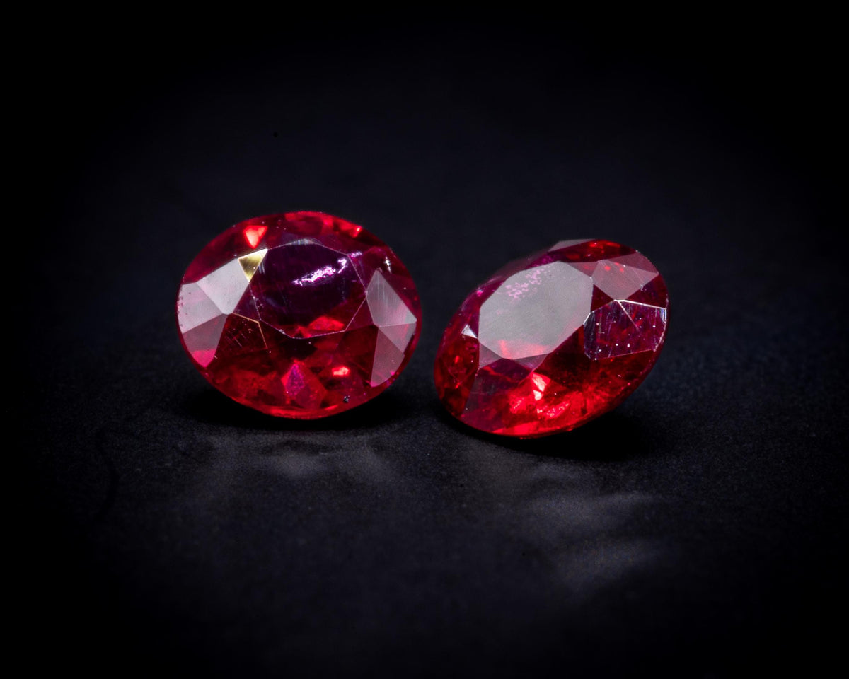 0.46 ct Mozambique ruby matched pair, 3.5 mm rounds, view 2