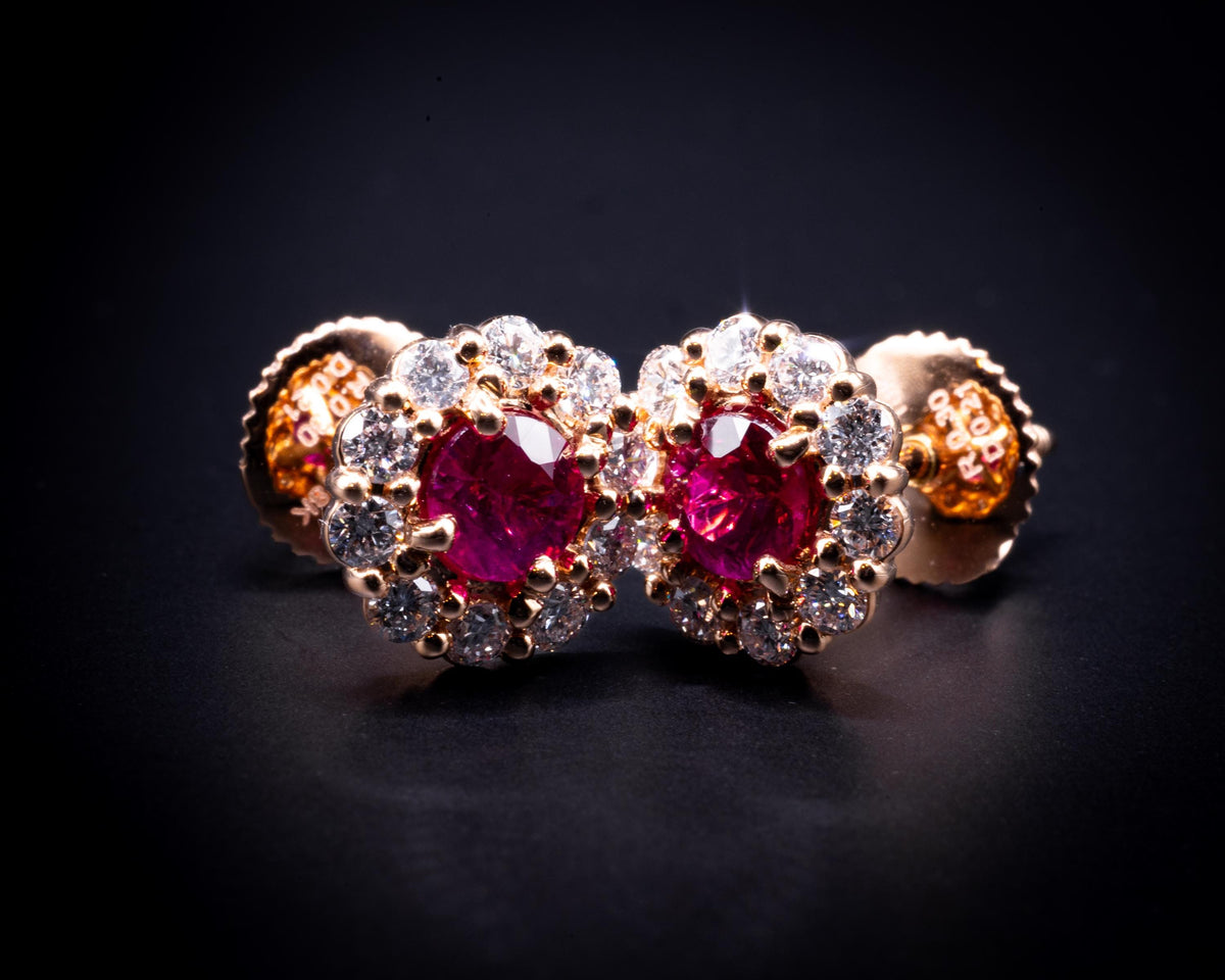 Orecchini a lobo halo con rubini e diamanti in oro rosa 18K, vista 11