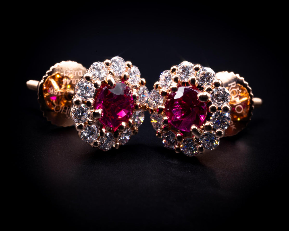 Orecchini a lobo halo con rubini e diamanti in oro rosa 18K, vista 15