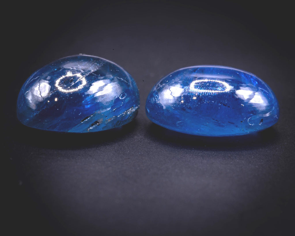 Blausaphir-Cabochon-Paar aus Madagaskar, 5.93 ct, oval, Ansicht 2