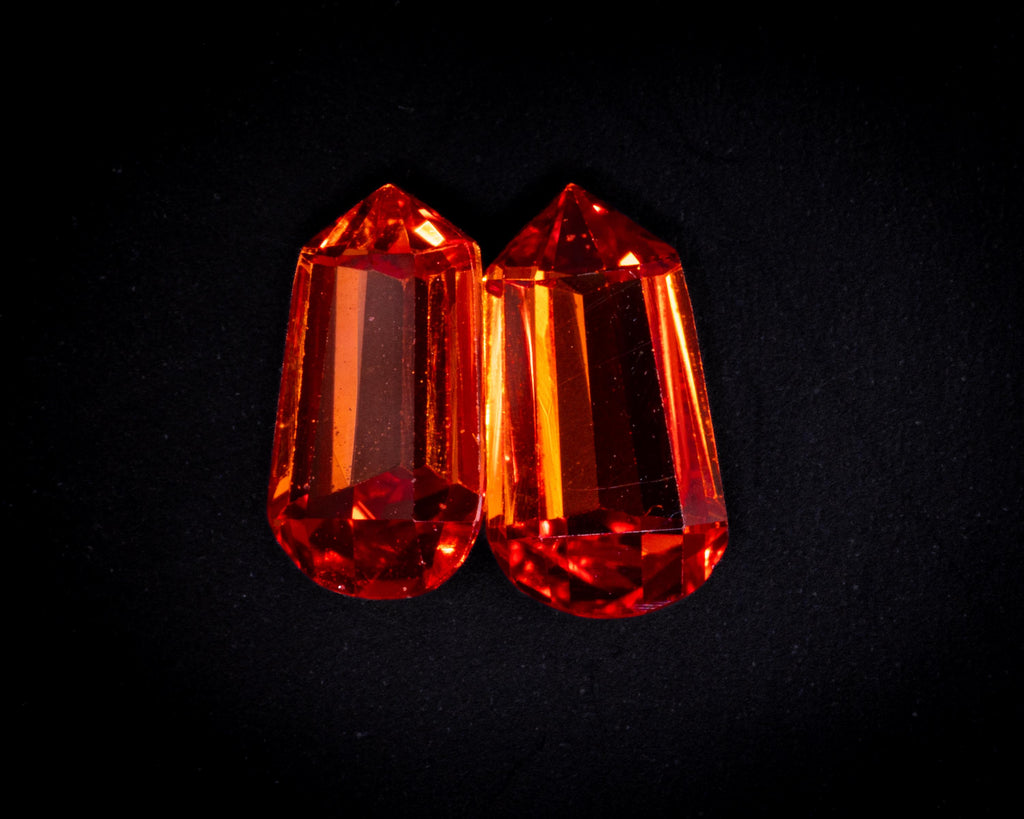 1.55 ct vintage orange sapphire pair, tapered baguettes, view 4