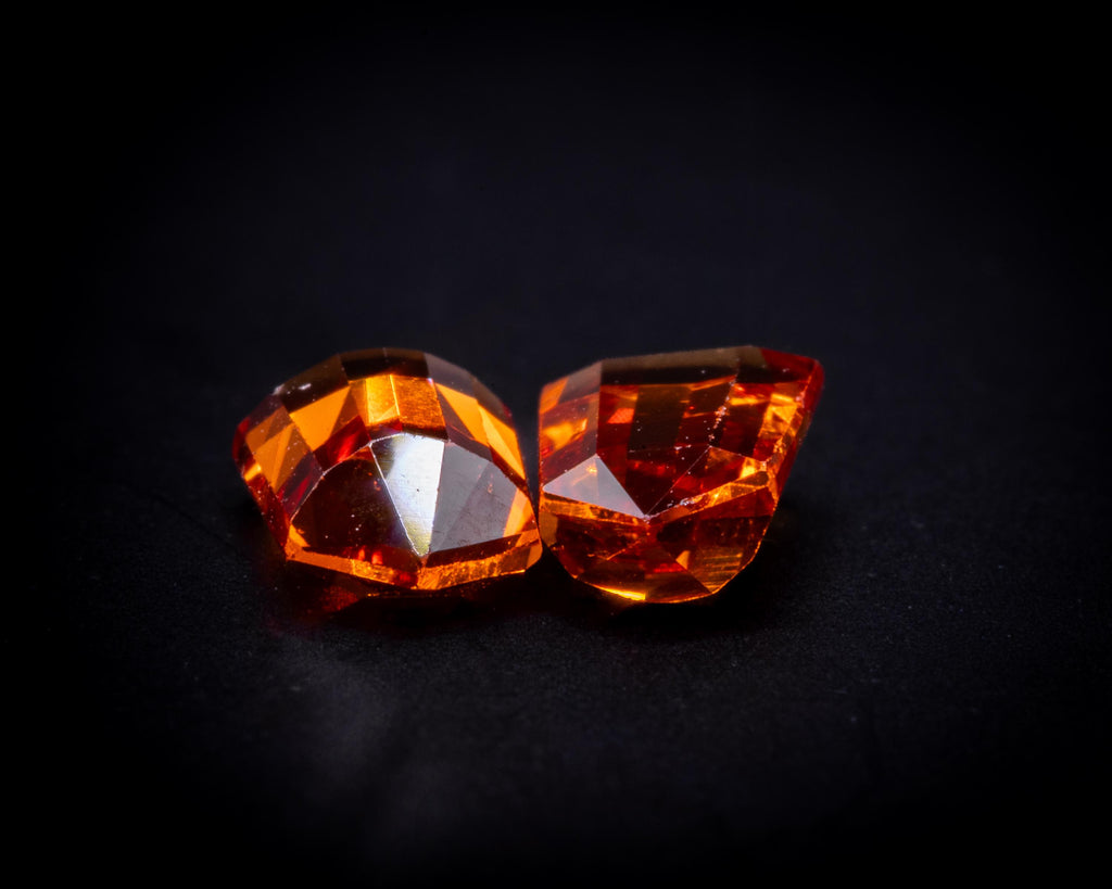 Paire de saphirs orange vintage 1.06 ct, taille bullet, vue 5