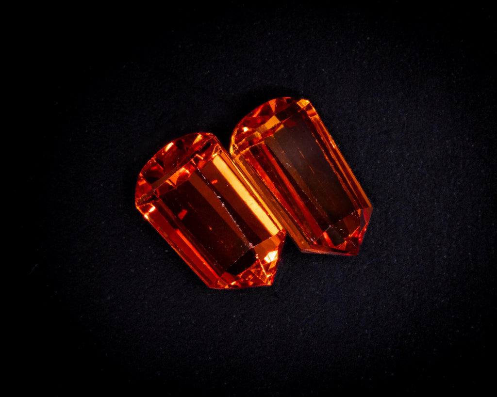 Paire de saphirs orange vintage 1.06 ct, taille bullet, vue 4