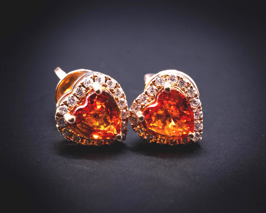 Puces d'oreilles cœur halo saphir orange et diamants en or 18K, vue 4