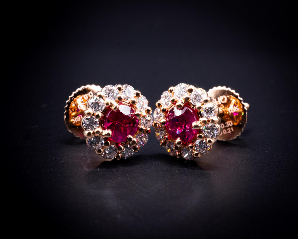 Orecchini a lobo halo con rubini e diamanti in oro rosa 18K, vista 10