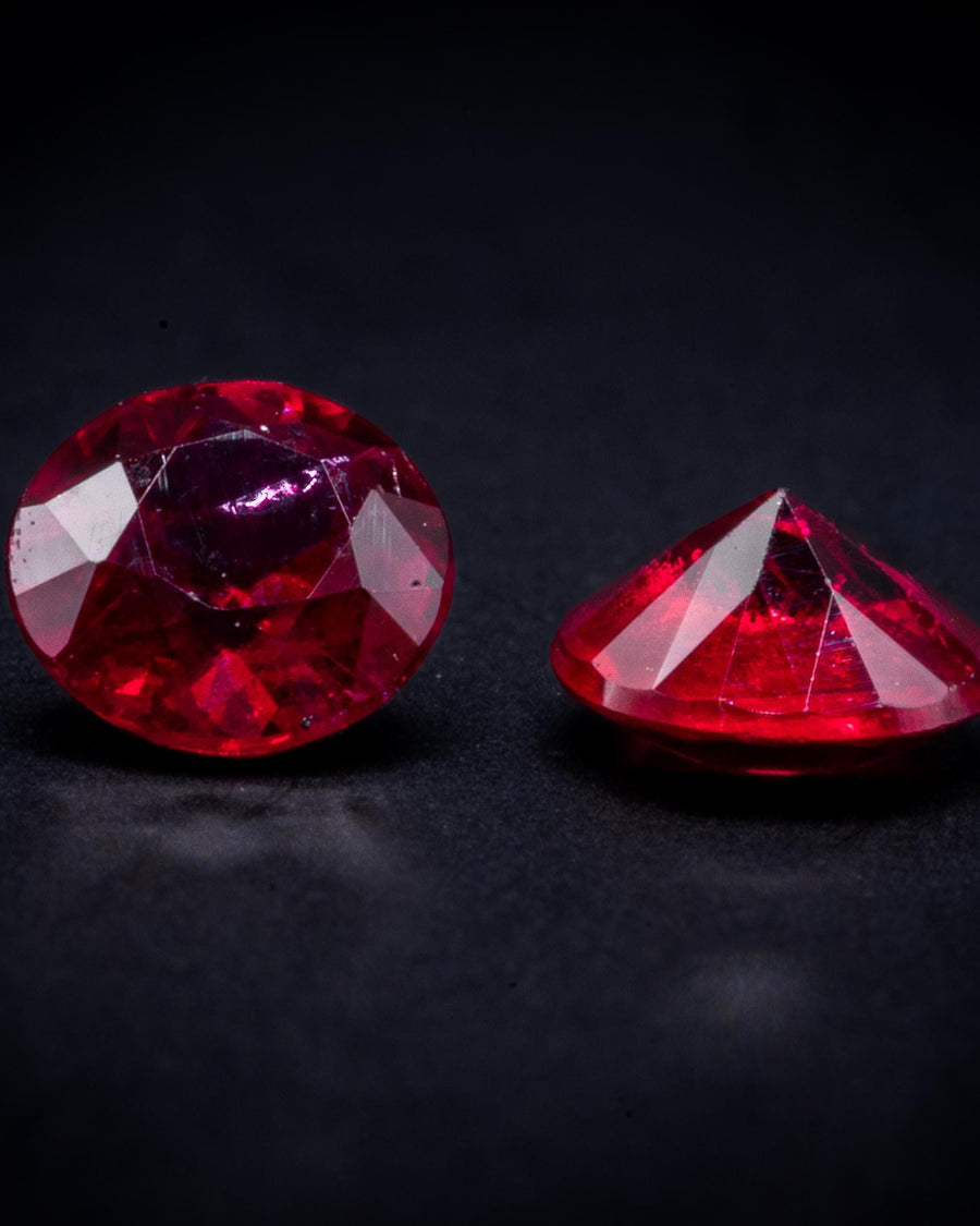0.46 ct モザンビーク産ルビー マッチングペア、3.5 mm ラウンド