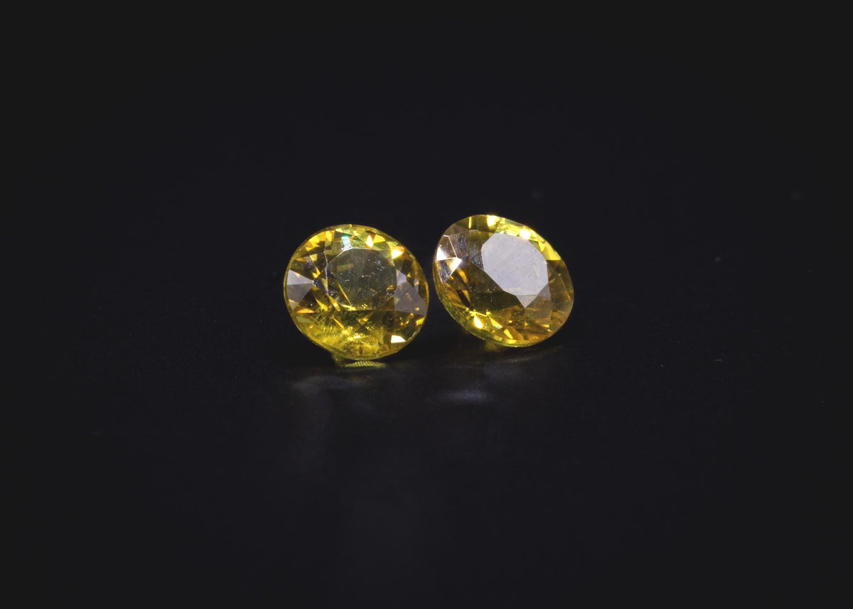 0.70 ct Thai yellow sapphire pair, 4 mm rounds