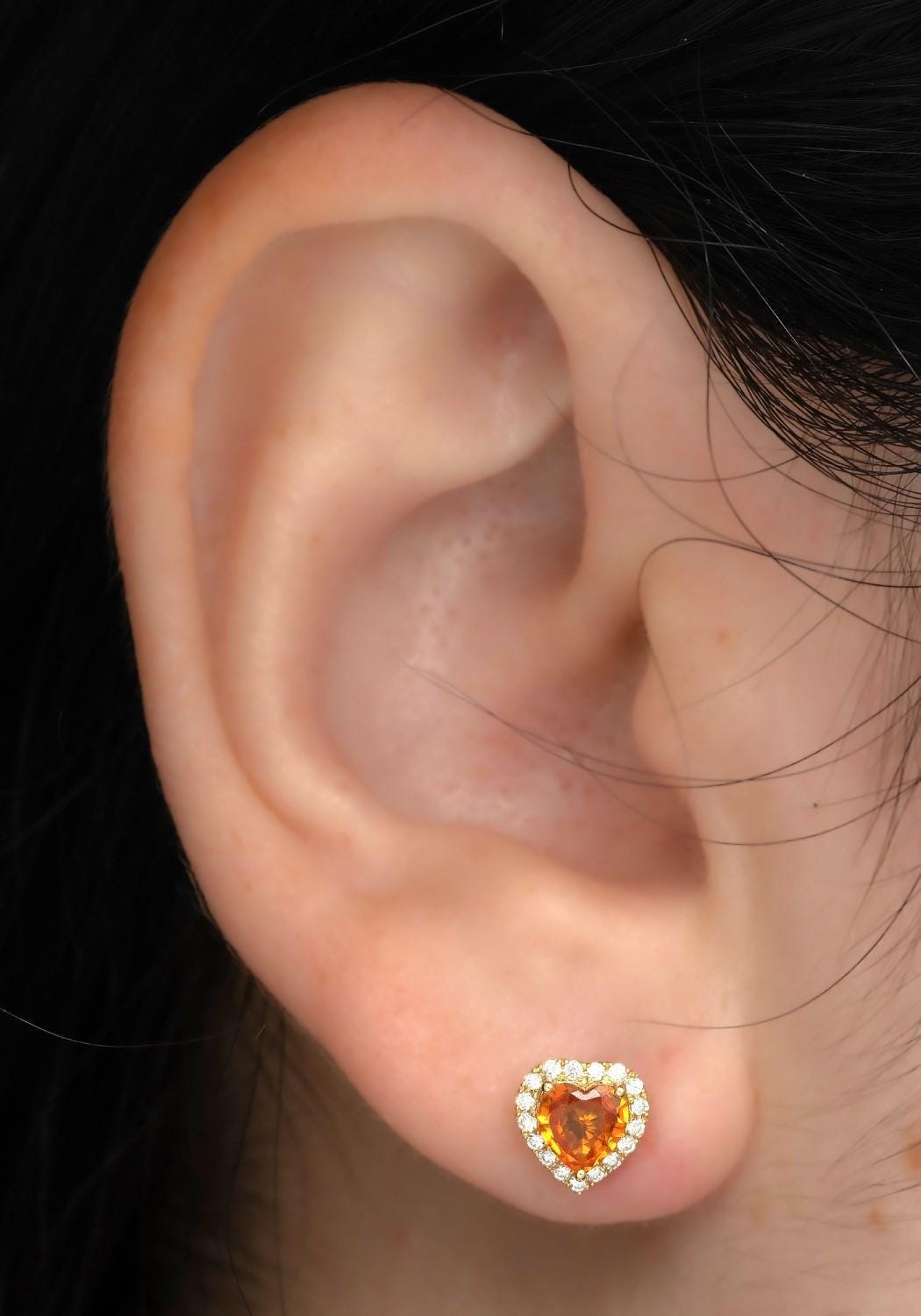 Puces d'oreilles cœur halo saphir orange et diamants en or 18K, vue 17