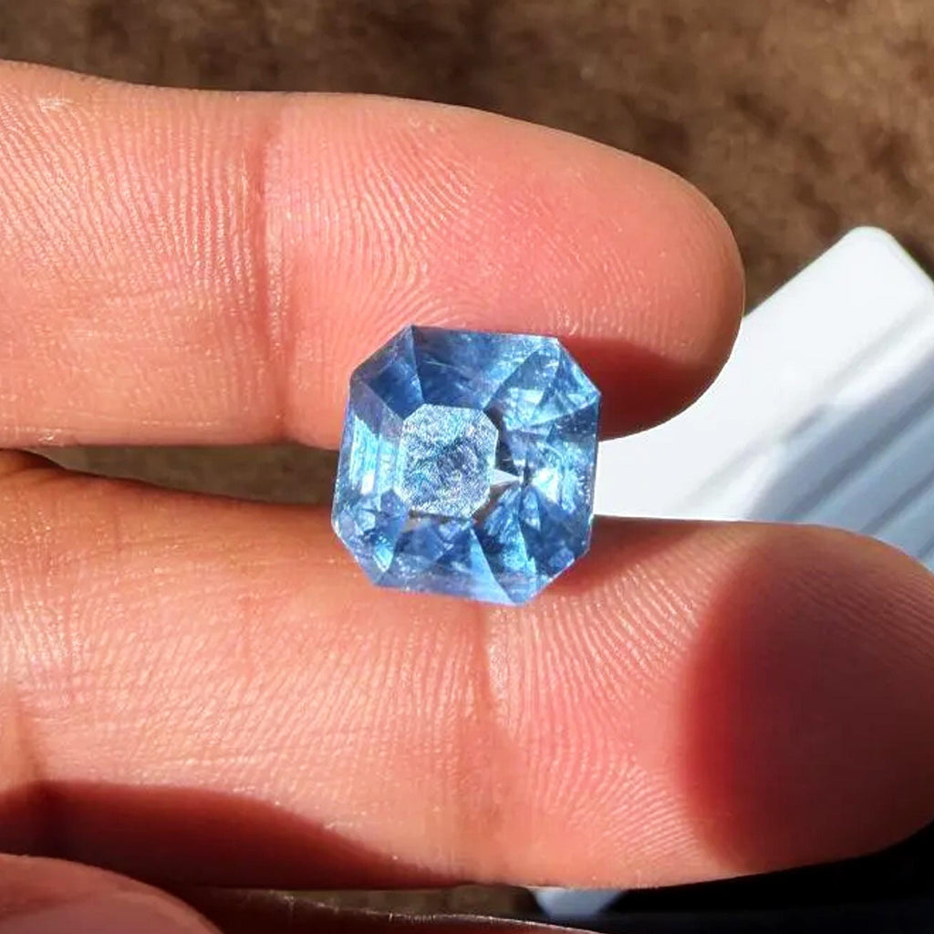 Unerhitzter eisblauer Ceylon-Saphir, 14.59 ct, Smaragdschliff, Ansicht 5