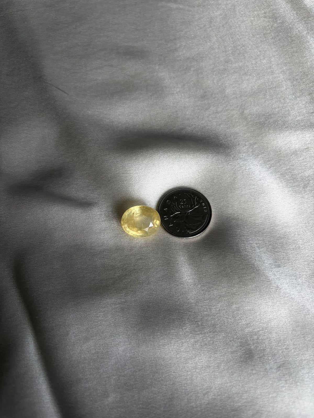 Zafiro amarillo de Ceilán antiguo sin calentar de 17.60 ct, oval, vista 12
