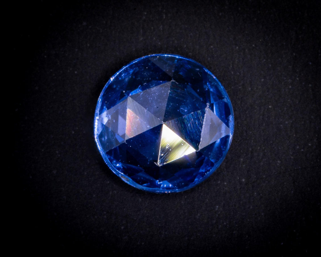 Vintage 1930s rose cut light blue Ceylon sapphire, 0.83 ct, view 3