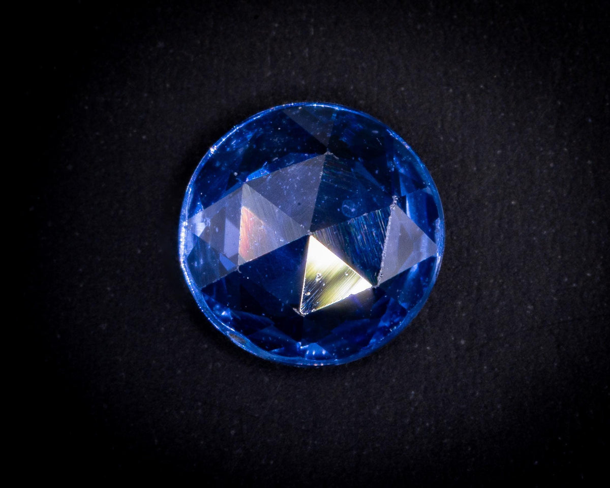 Vintage 1930s rose cut light blue Ceylon sapphire, 0.83 ct, view 3