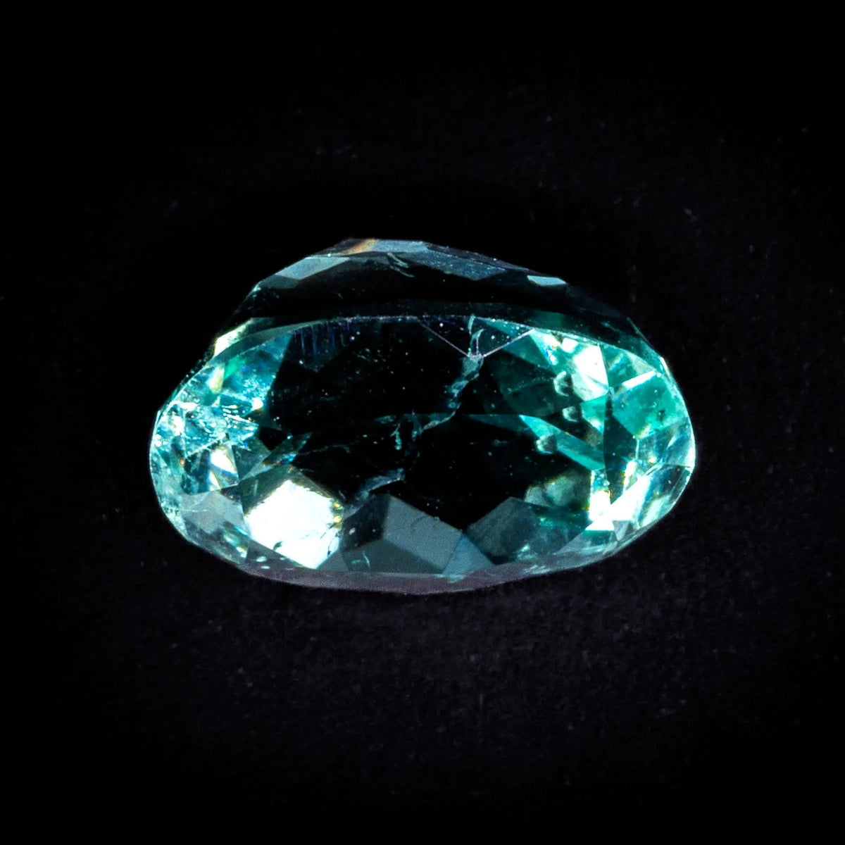 Émeraude de Colombie vert menthe non traitée, sans huile, 0.995 ct, ovale, vue 7