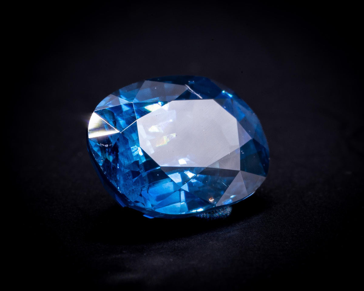 AGL certified 1.15 ct Ceylon blue sapphire, oval step cut, view 5