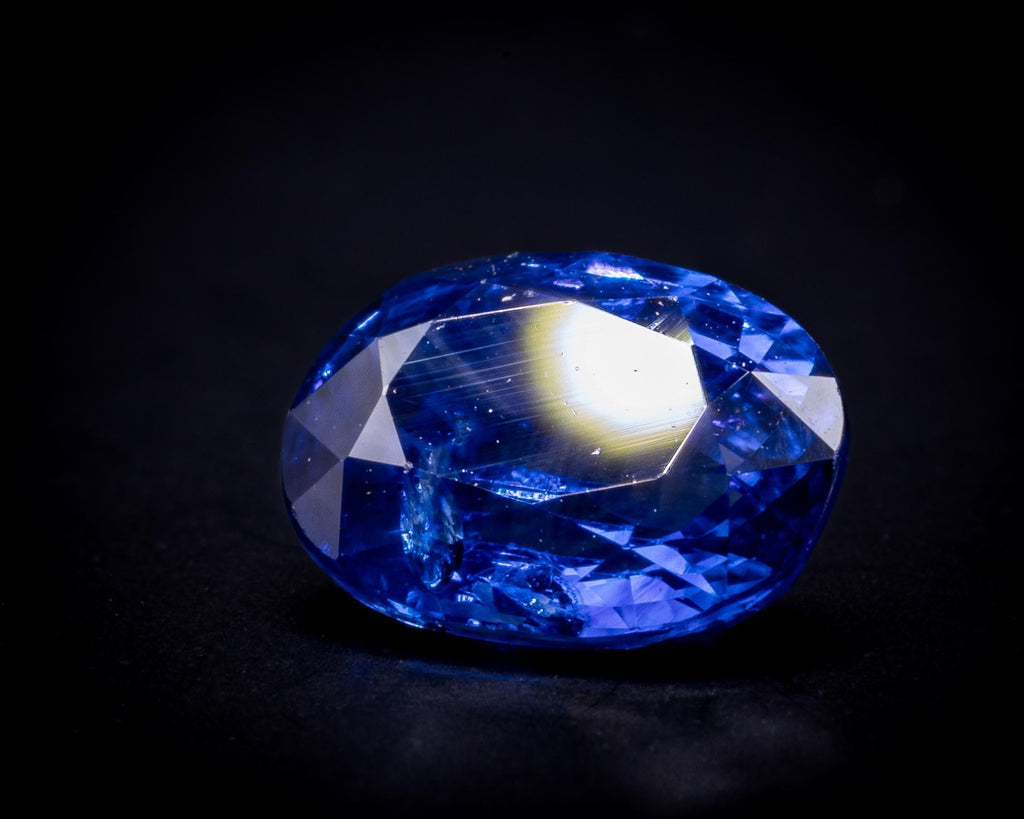 AGL-zertifizierter kornblumenblauer Ceylon-Saphir, 1.03 ct, ovaler Treppenschliff, Ansicht 3