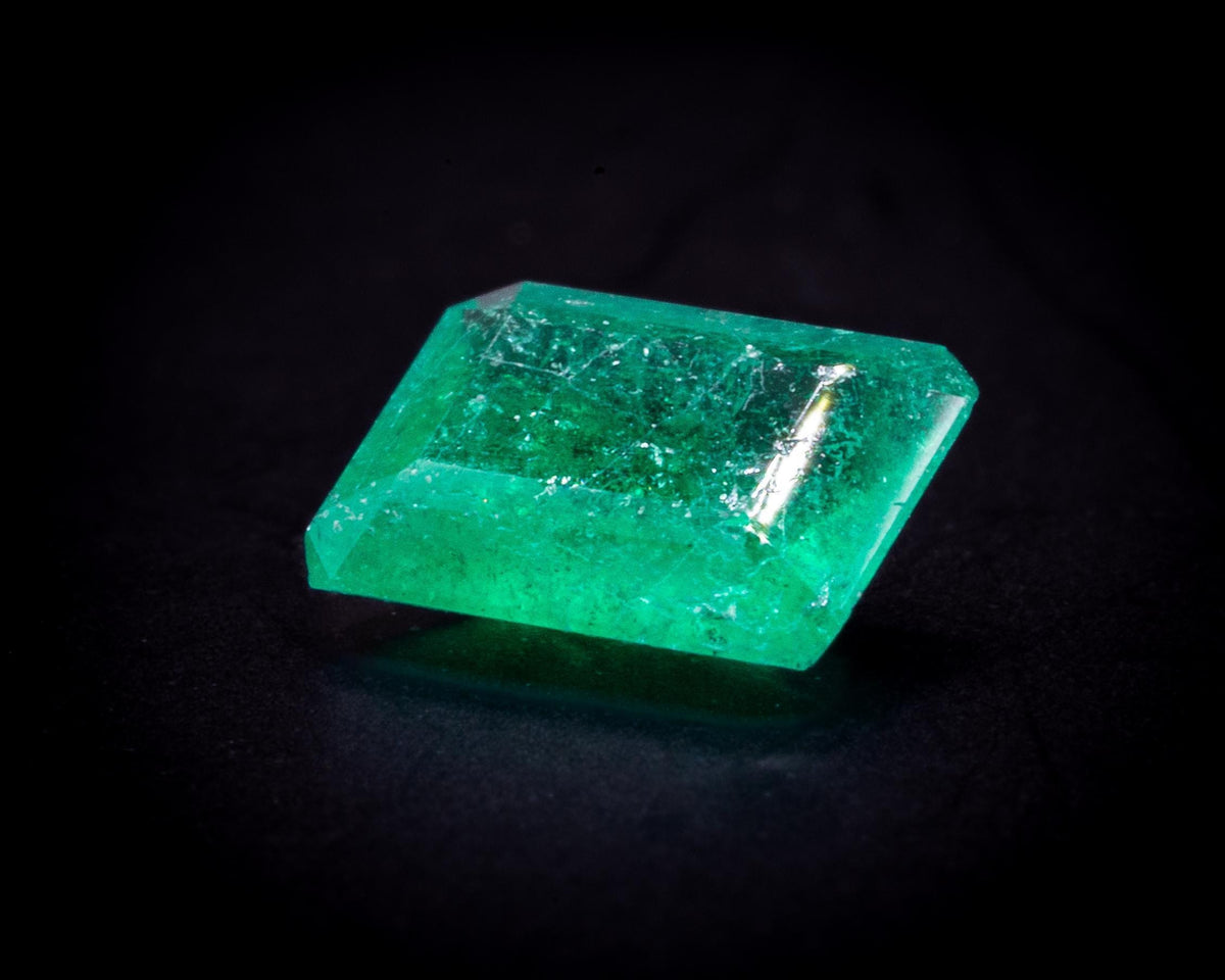 0.45 ct untreated no-oil Colombian emerald, emerald cut, view 3
