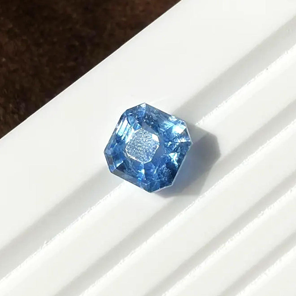 Unerhitzter eisblauer Ceylon-Saphir, 14.59 ct, Smaragdschliff, Ansicht 6