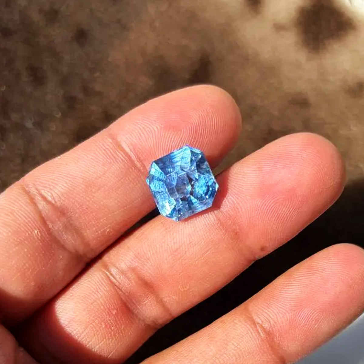 Unerhitzter eisblauer Ceylon-Saphir, 14.59 ct, Smaragdschliff, Ansicht 7