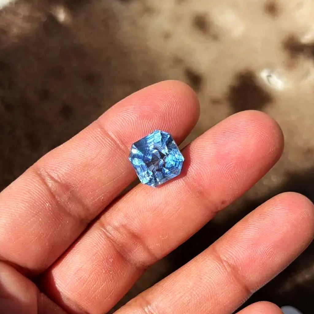 Unerhitzter eisblauer Ceylon-Saphir, 14.59 ct, Smaragdschliff, Ansicht 9