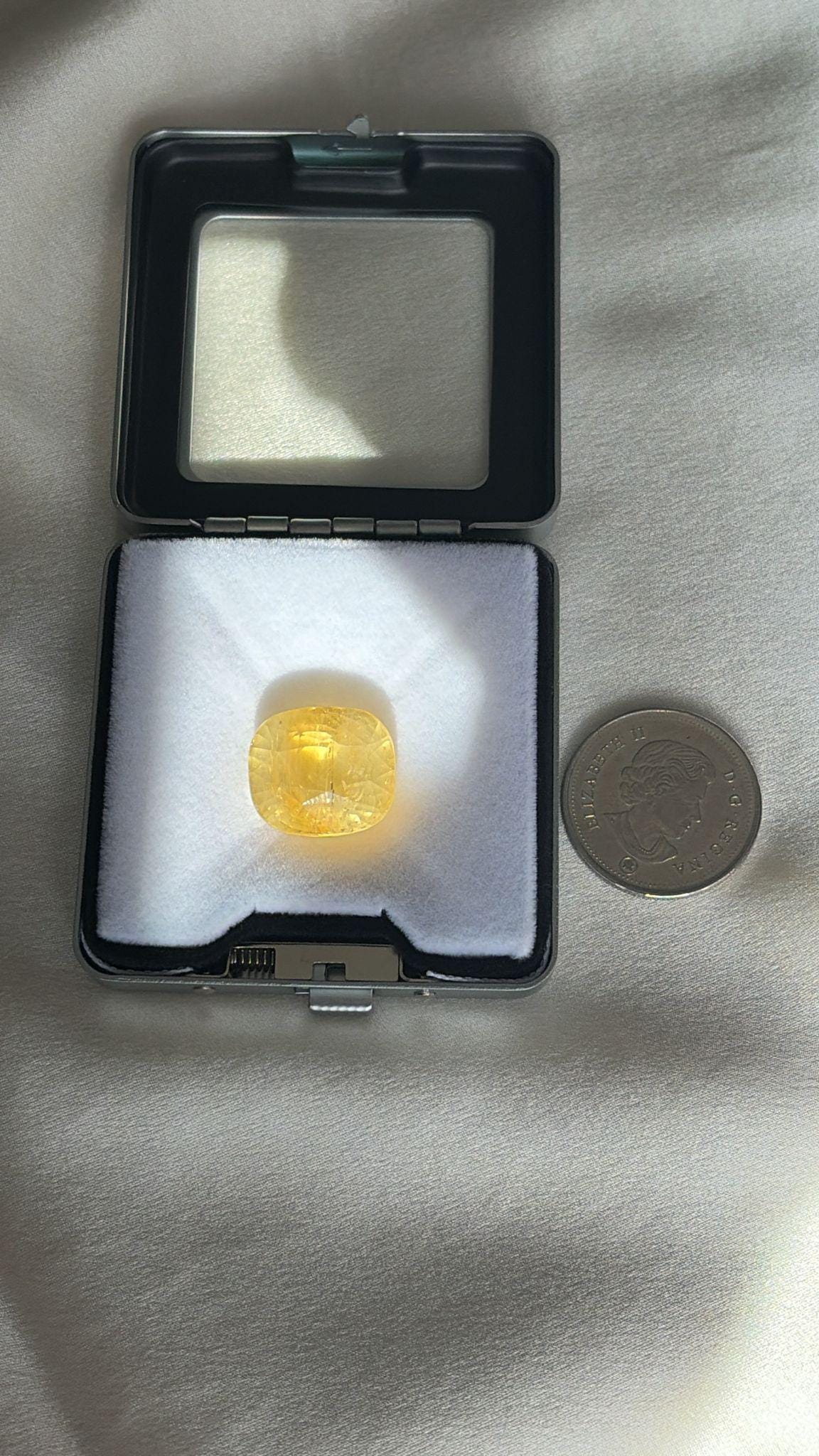 30.47 ct antique unheated Ceylon yellow sapphire, cushion, view 3