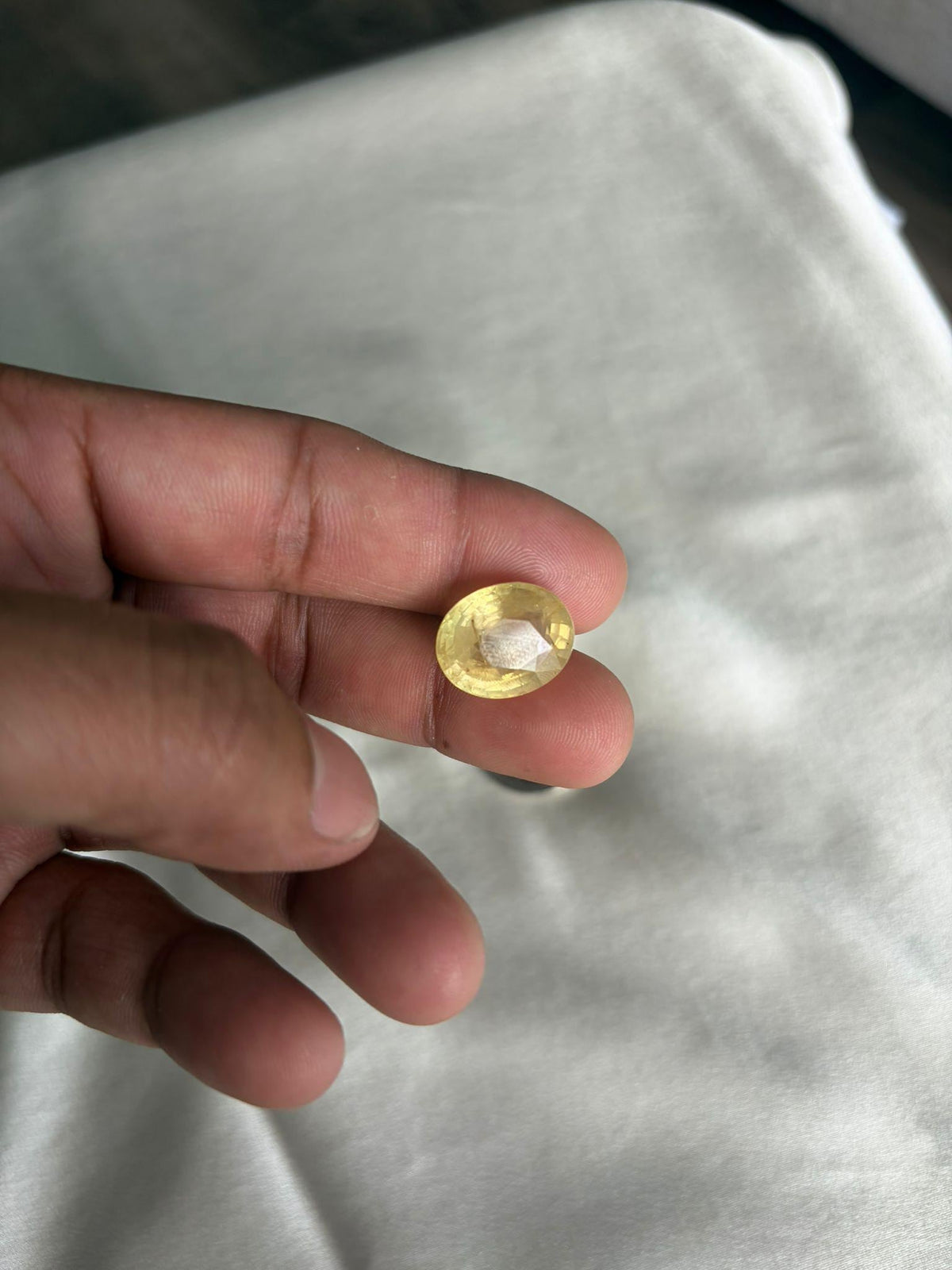 Zafiro amarillo de Ceilán antiguo sin calentar de 17.60 ct, oval, vista 9