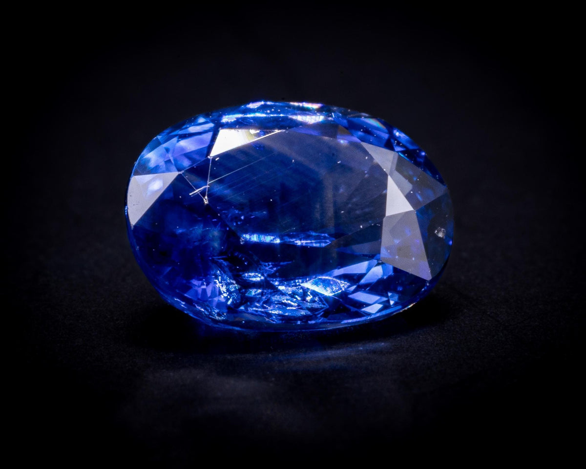 AGL certified 1.03 ct cornflower blue Ceylon sapphire, oval step cut, view 4