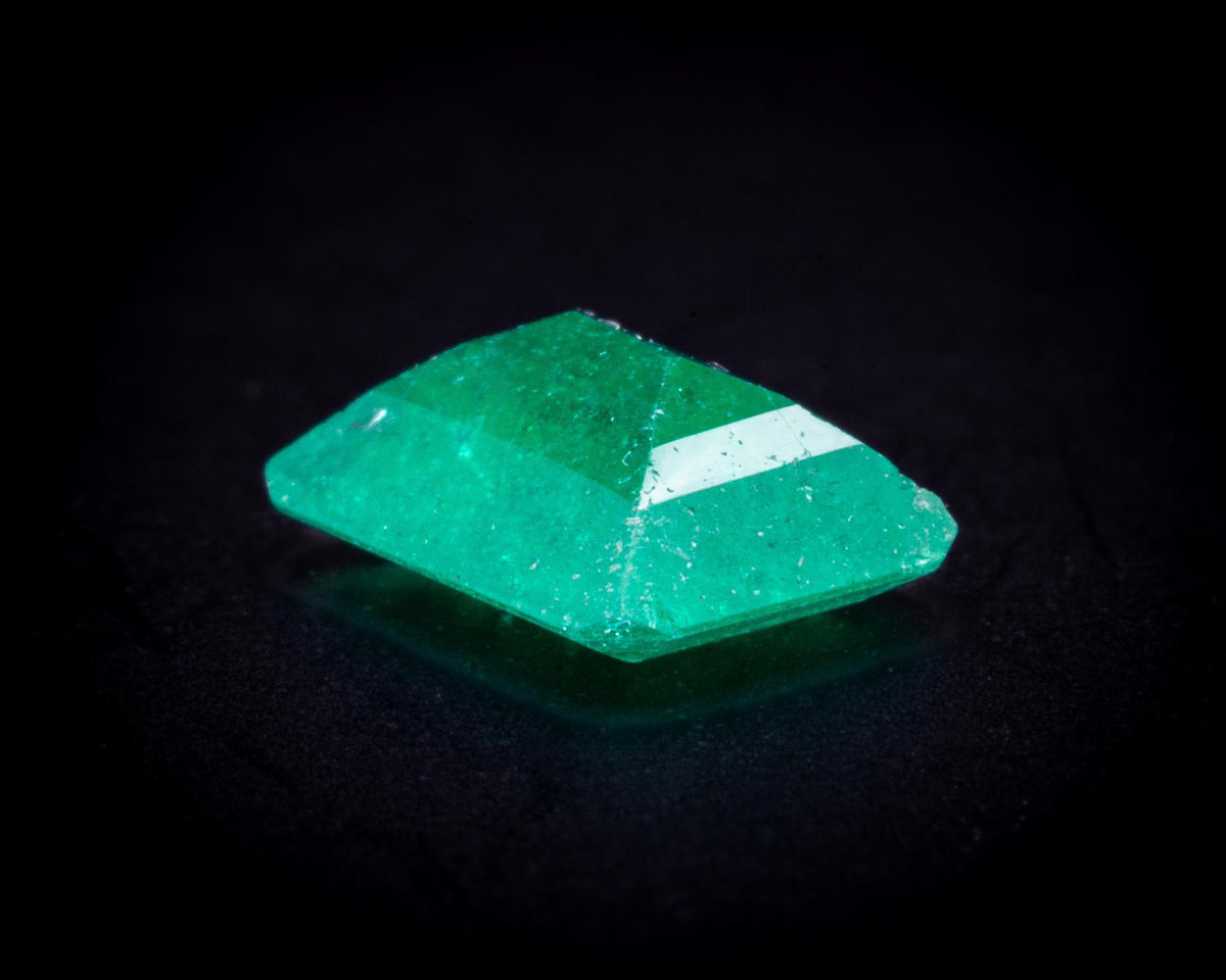 0.45 ct untreated no-oil Colombian emerald, emerald cut, view 5
